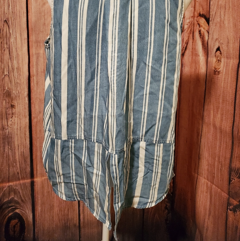 **SOLD**Harper Heritage Button Down/ Tie up Blouse - Picture 4 of 6